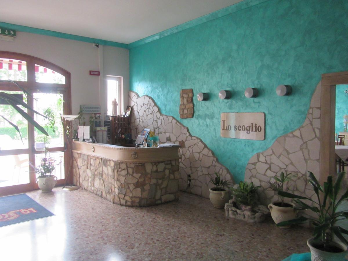 Lo Scoglio Hotel Castelnuovo del Garda Bagian luar foto