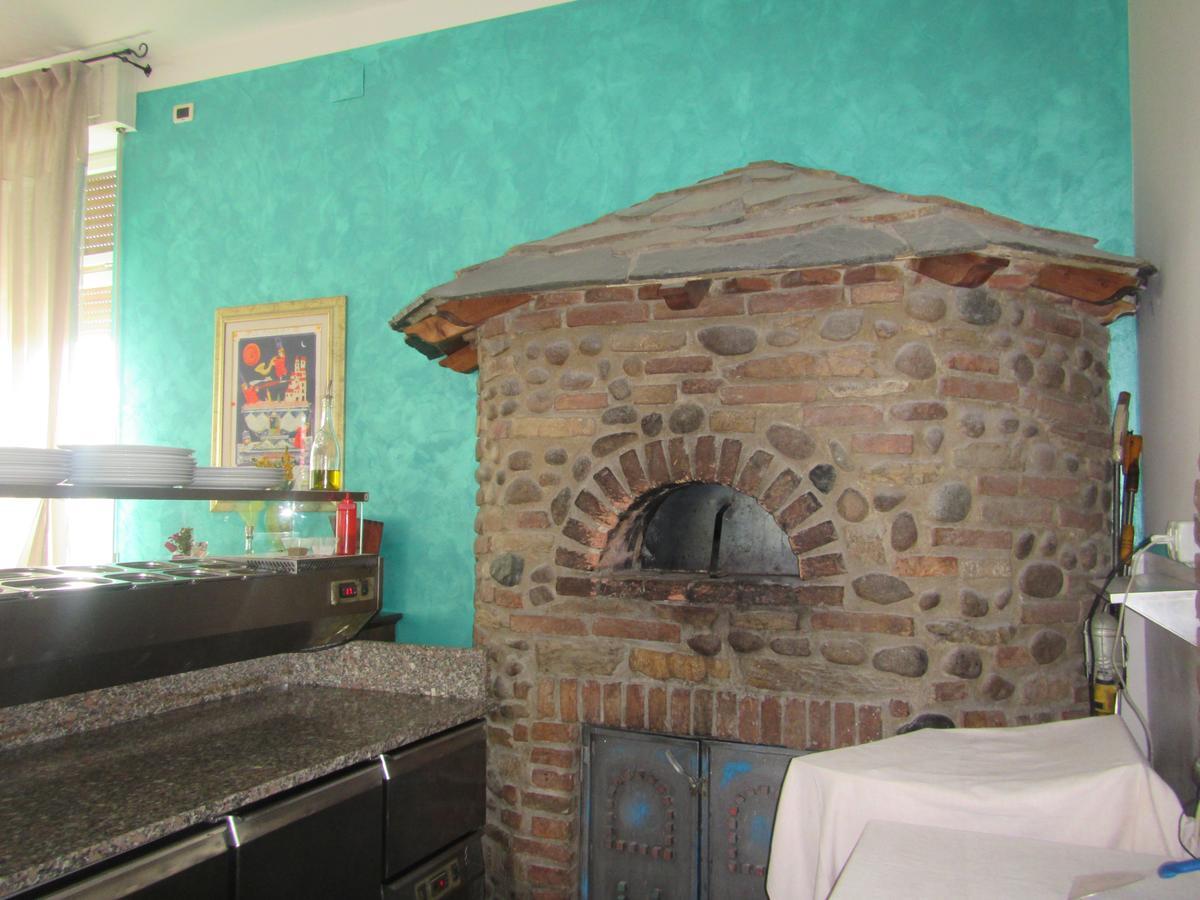 Lo Scoglio Hotel Castelnuovo del Garda Bagian luar foto