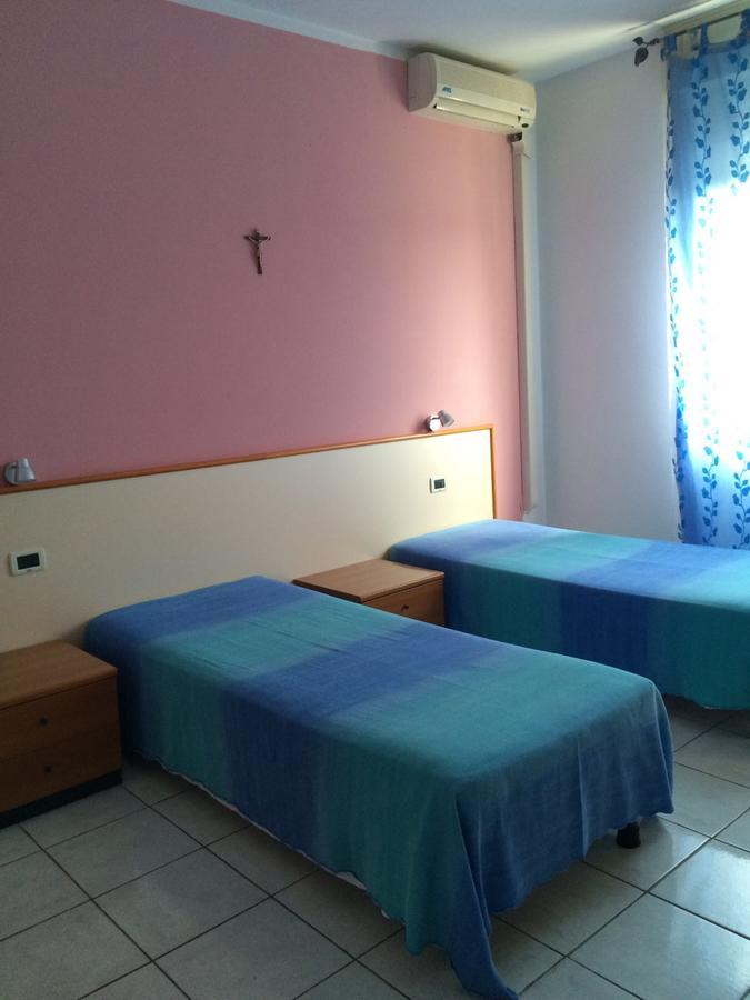 Lo Scoglio Hotel Castelnuovo del Garda Bagian luar foto