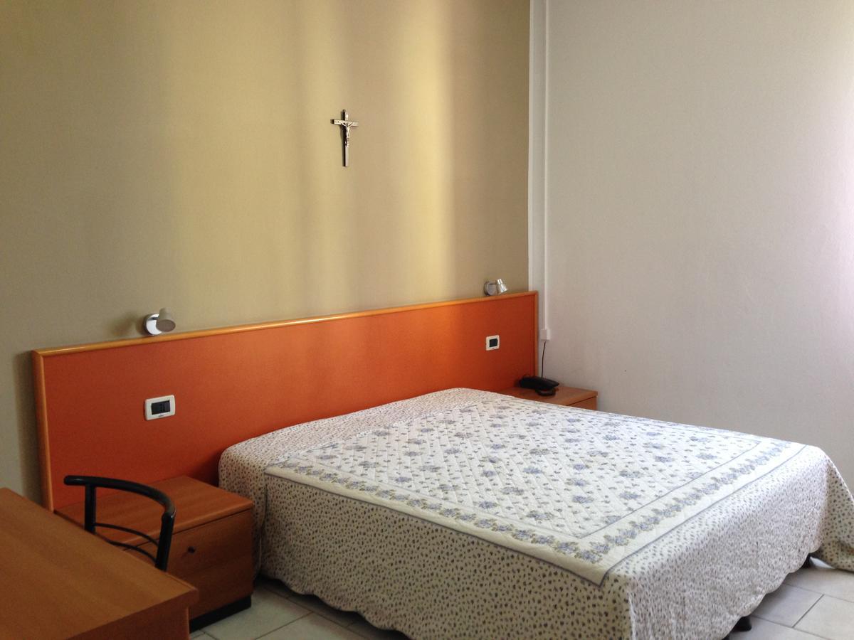 Lo Scoglio Hotel Castelnuovo del Garda Bagian luar foto