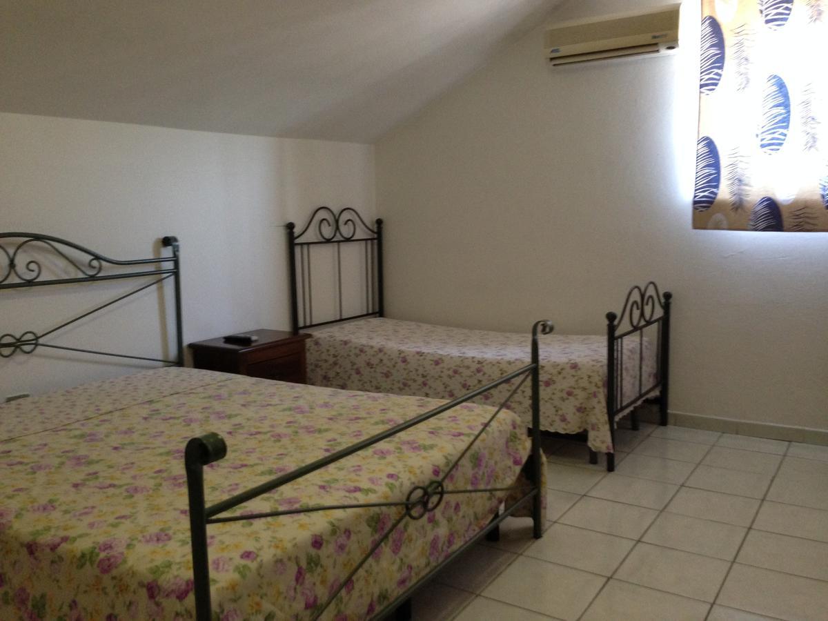 Lo Scoglio Hotel Castelnuovo del Garda Bagian luar foto